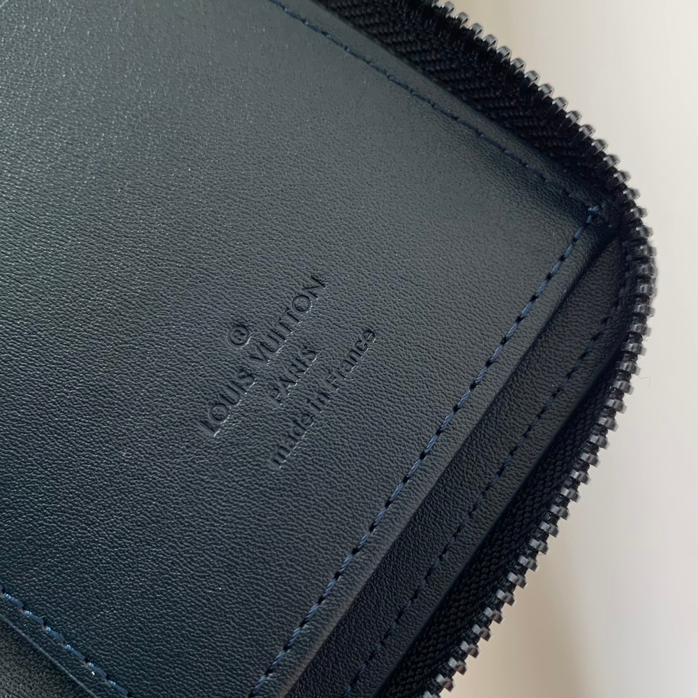 Louis Vuitton Zippy Vertical Wallet