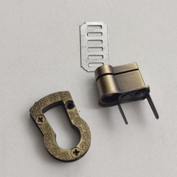 Замок вертушка на винтах Скважина Антик