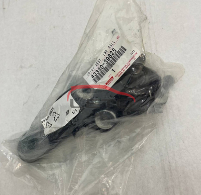 Шаровая опора нижняя правая 43330-39825 4333039825