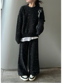 Костюм вязаный с пайетками