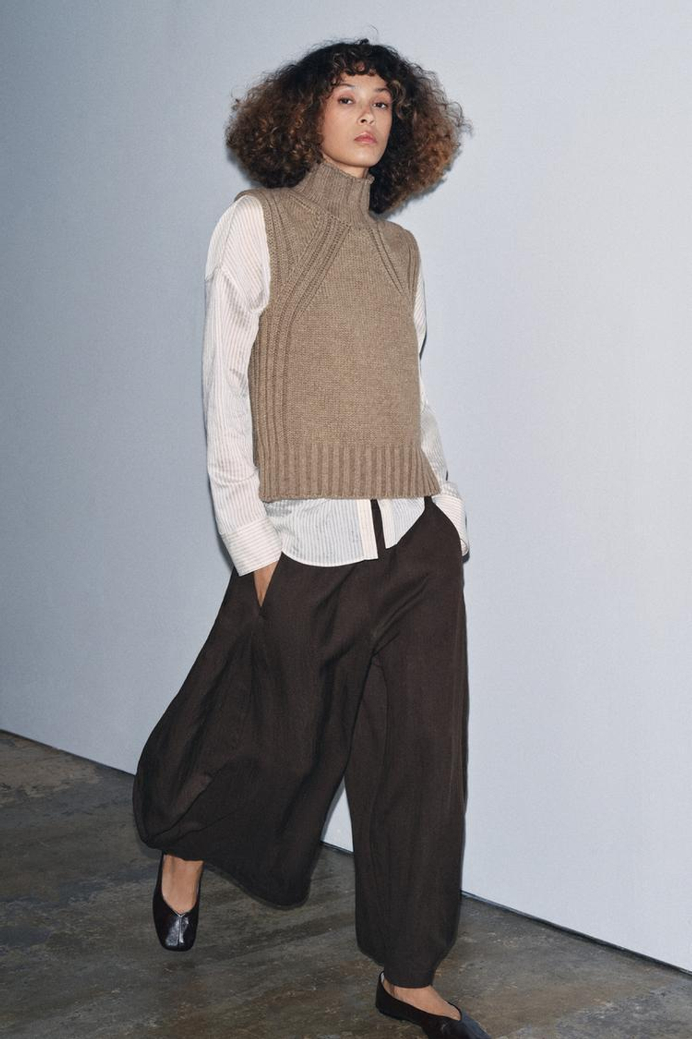 ZARA ЖИЛЕТ ИЗ ШЕРСТИ С ВОРОТНИКОМ-СТОЙКОЙ, СЕРО-КОРИЧНЕВЫЙ МЕЛАНЖ