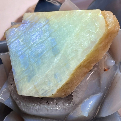 39826 Лунный камень Срез 54*75мм