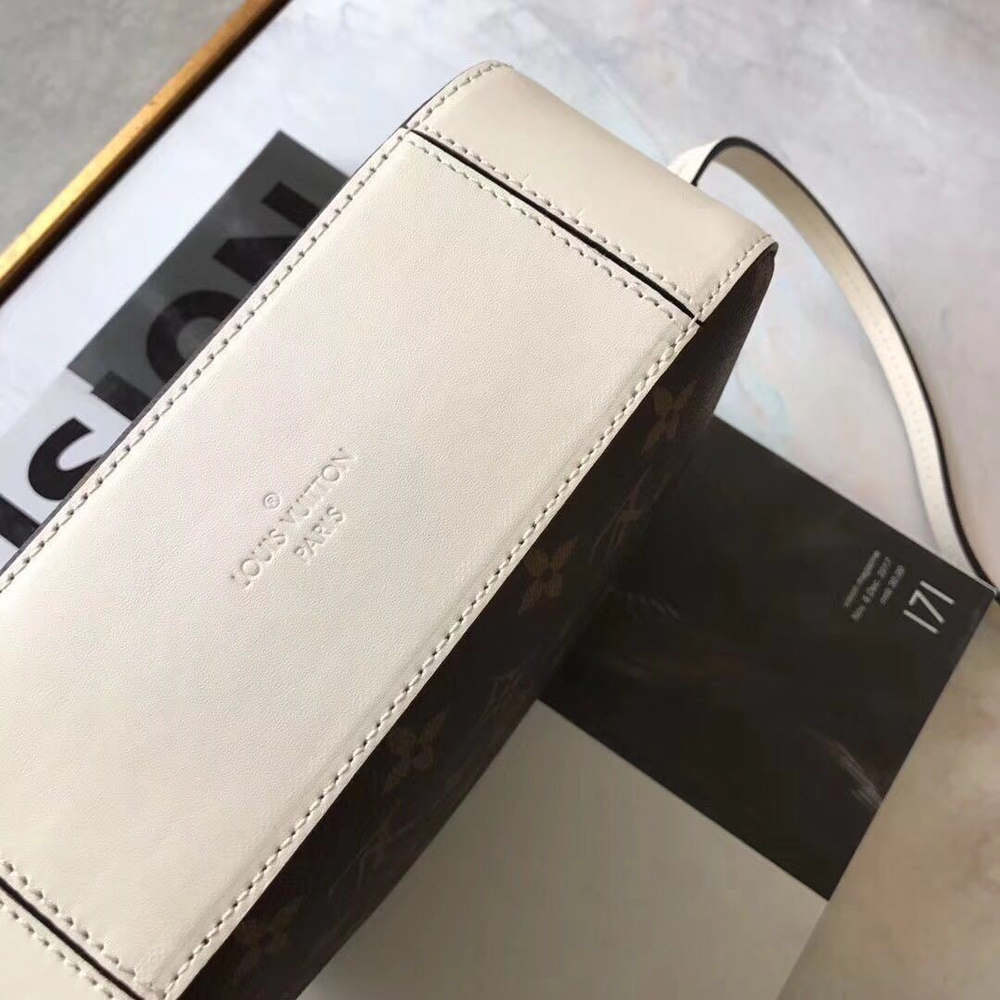 Louis Vuitton Saintonge