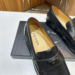 Лоферы Prada