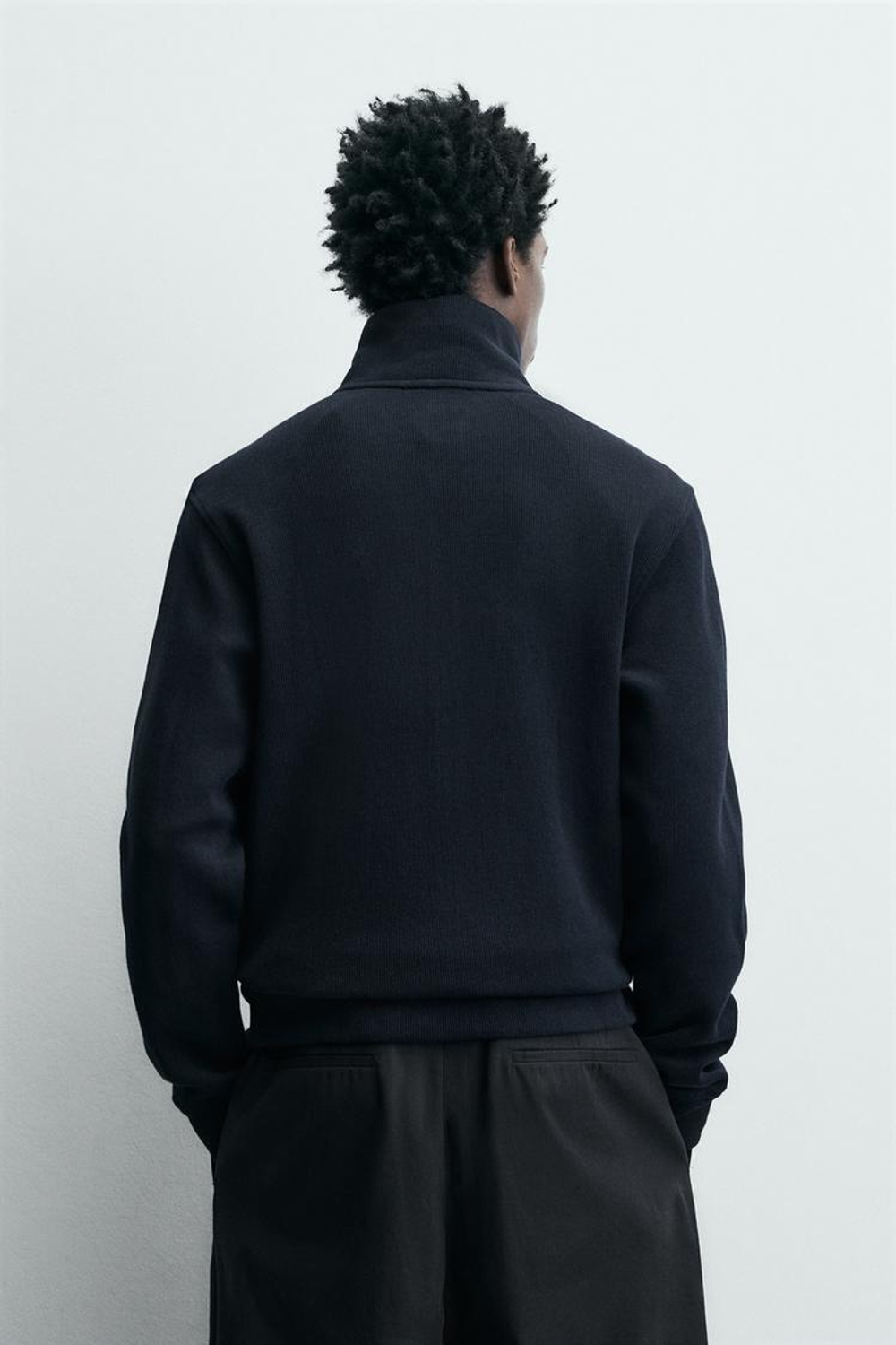 ZARA ТОЛСТОВКА В РУБЧИК ИЗ ТКАНИ ИНТЕРЛОК, МОРСКОЙ СИНИЙ