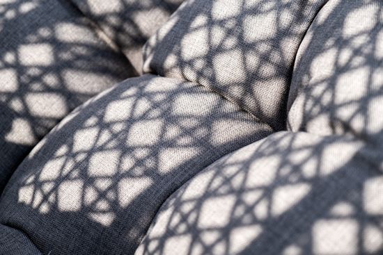 "Виши" подвесное кресло-кокон из искусственного ротанга, цвет коричневый с серо-коричневой подушкой