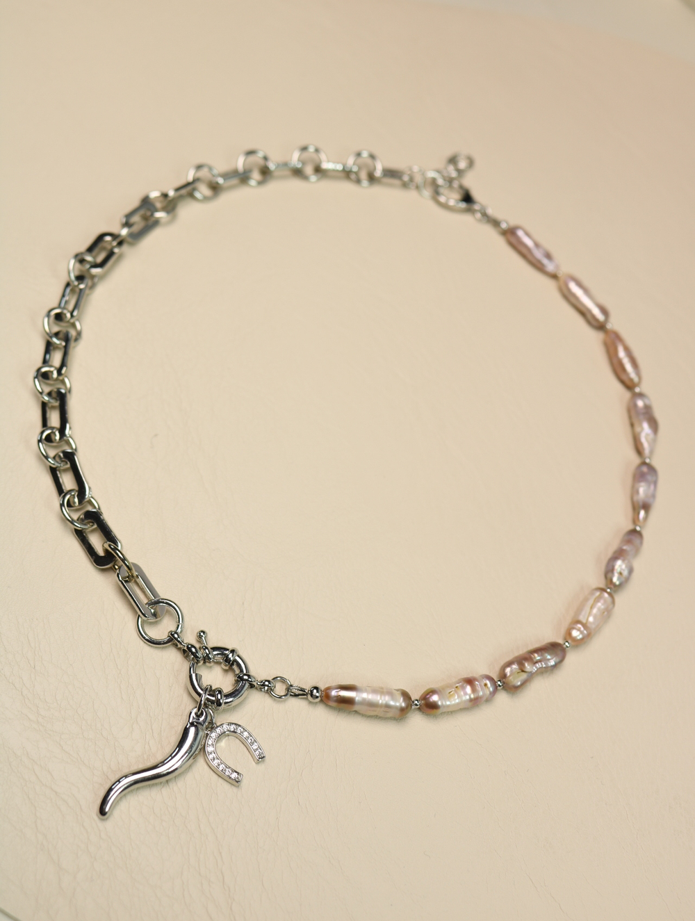 Колье с цепью и барочным жемчугом «Жемчужный оберег удачи»