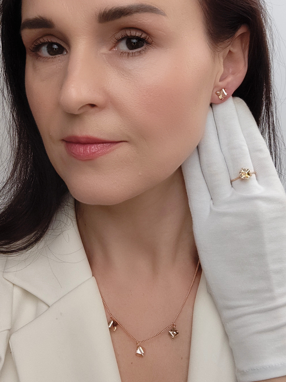 Серьги-гвоздики Миражи с кристаллами Swarovski цвета шампань