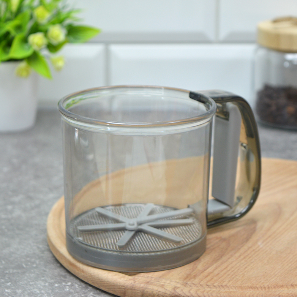 Сито-кружка для муки пластик VETTA