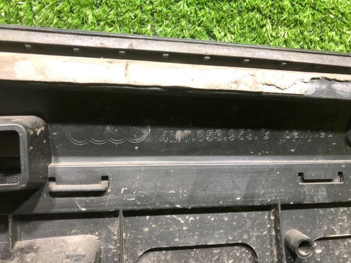 Накладка двери передняя левая Audi Q7 2 (2015-н.в.)