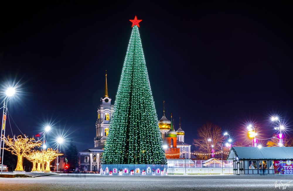 Светящееся ограждение и подиум для большой елки