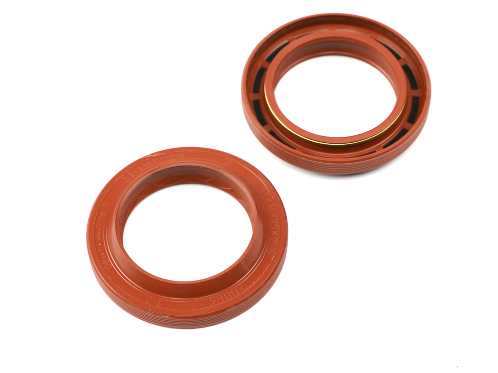 Сальник 51х76х9,5х14,5 ГАЗ-51, 53, 66, 3307, ПАЗ крышки заднего подшипника вторич.вала КПП (красный с пружиной/NBR) Резинотехника г. Балаково ( ОЕ 51-1701210-А к.(NBR) )