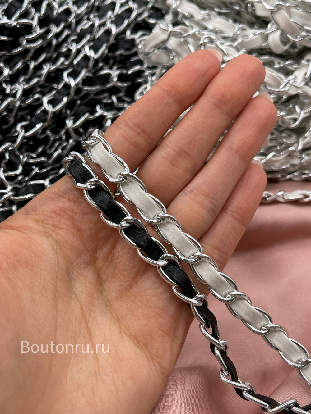 Тесьма цепь серебристая с кожаной белой вставкой