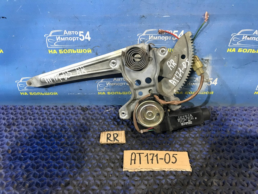 Стеклоподъемник задний правый TOYOTA CARINA 1990