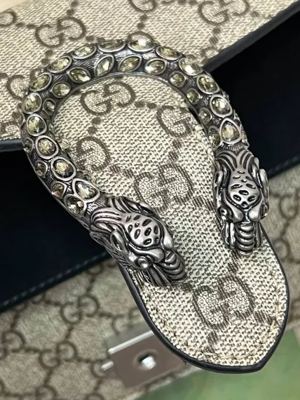 Маленькая женская сумка на плечо Gucci Dionysus с буквами GG бежевый