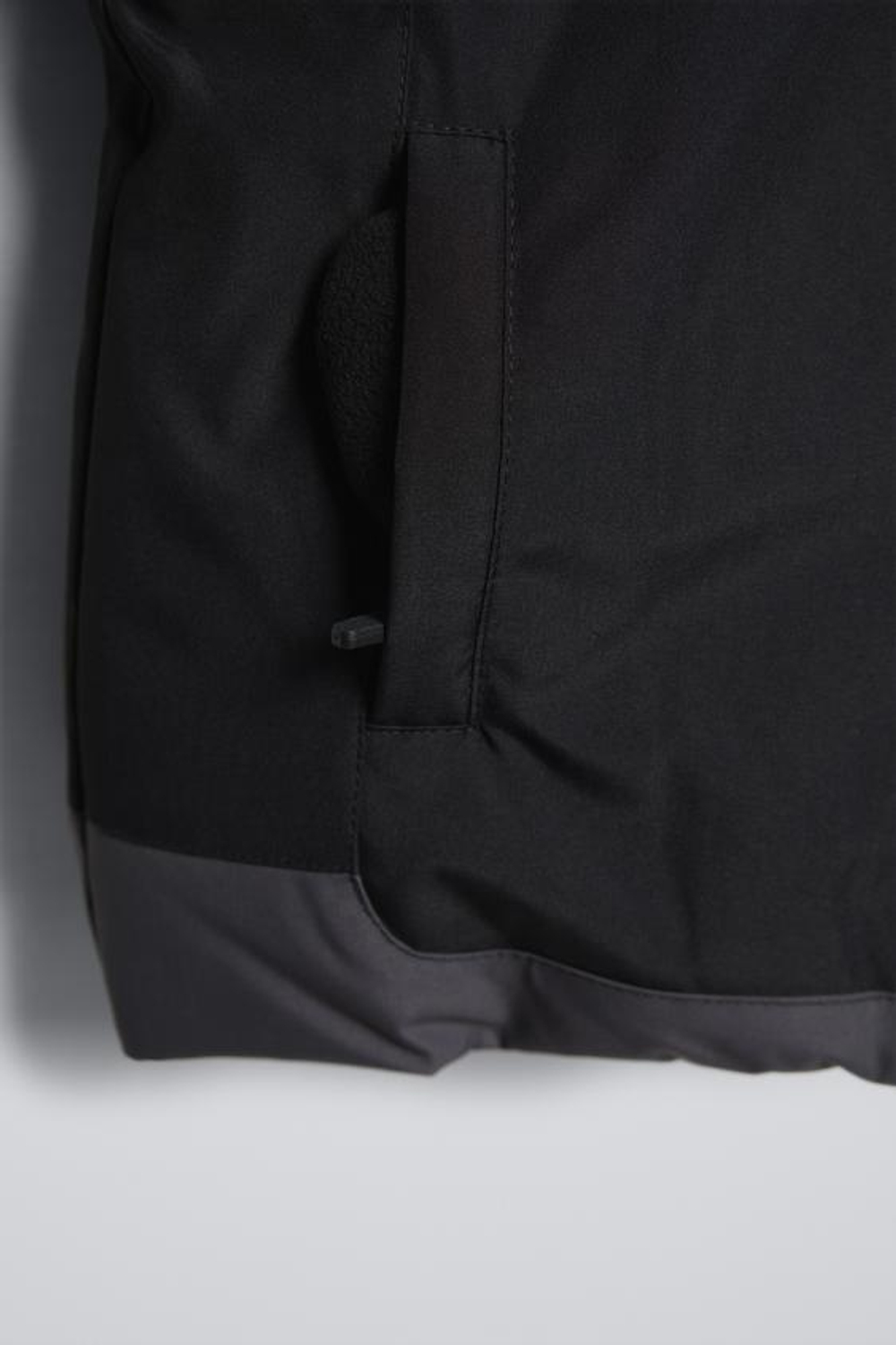 ZARA НЕПРОМОКАЕМАЯ ВЕТРОЗАЩИТНАЯ КУРТКА С КАПЮШОНОМ, ЧЕРНЫЙ