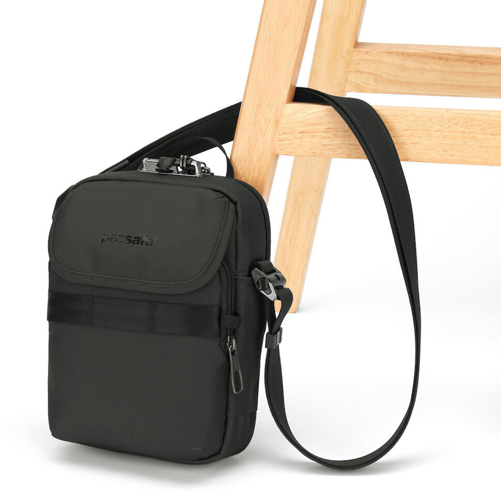 Сумка антивор Pacsafe Metrosafe X compact crossbody, черный, 3 л.