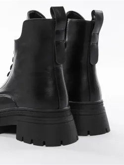 Зимние ботинки на высокой платформе