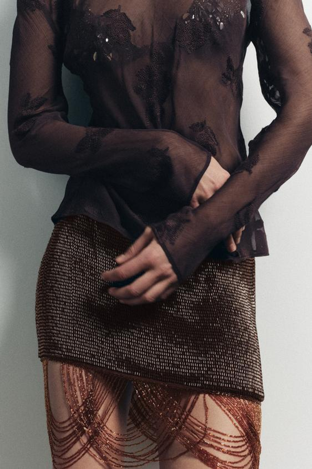 ZARA МИНИ-ЮБКА С БУСИНАМИ И БАХРОМОЙ, КОРИЧНЕВЫЙ