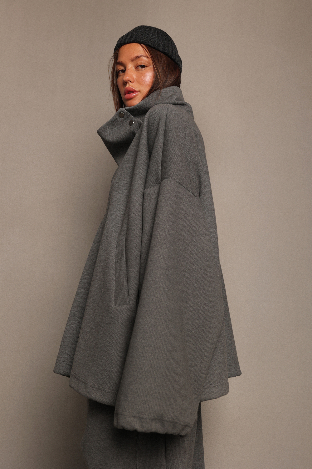 Свитшот с воротником на кнопках