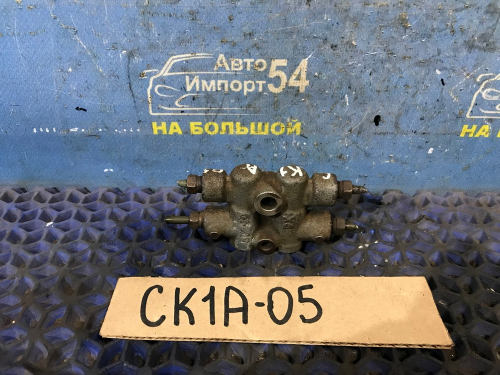 Распределитель тормозной MITSUBISHI LANCER 1998