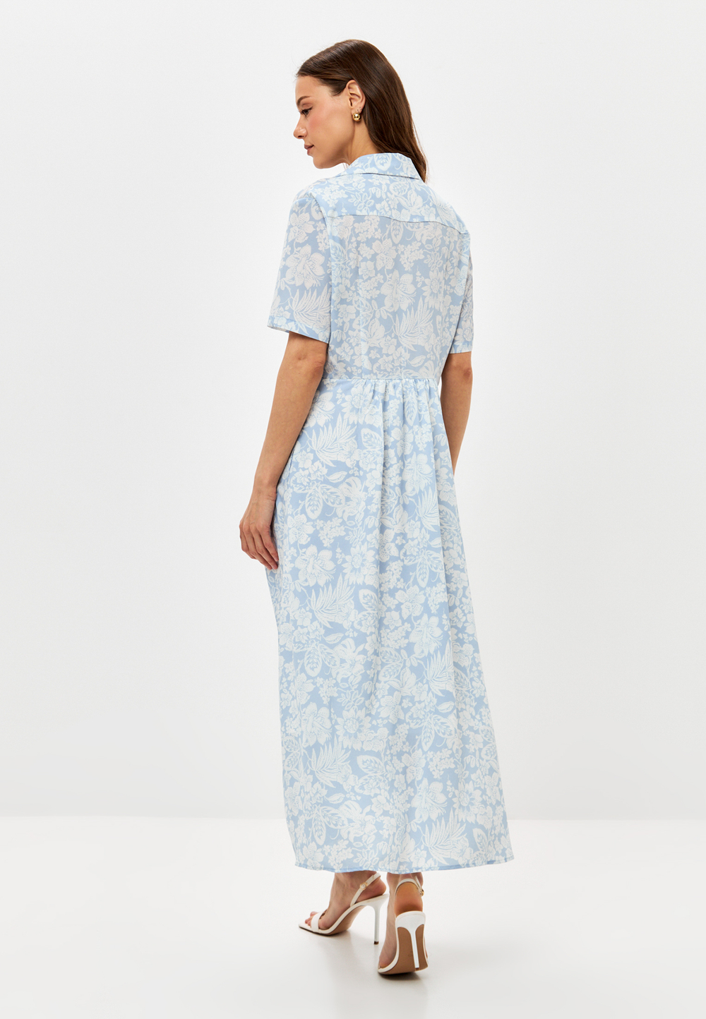 Платье полуприталенного силуэта