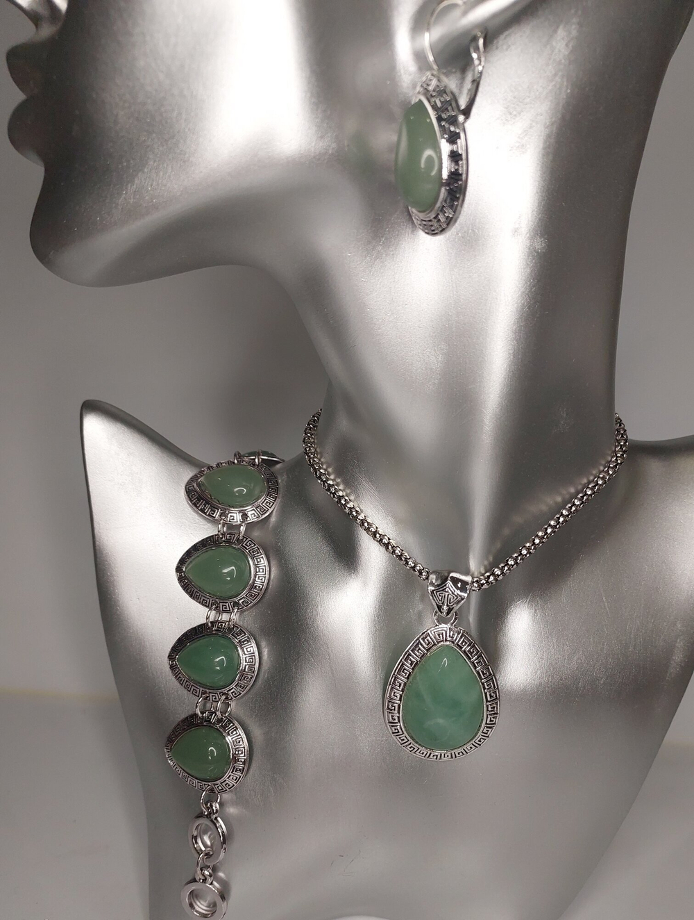 Комплект бижутерии Нефрит подвеска цепочка серьги, браслет. Капля (натуральный камень, бижутерный сплав)