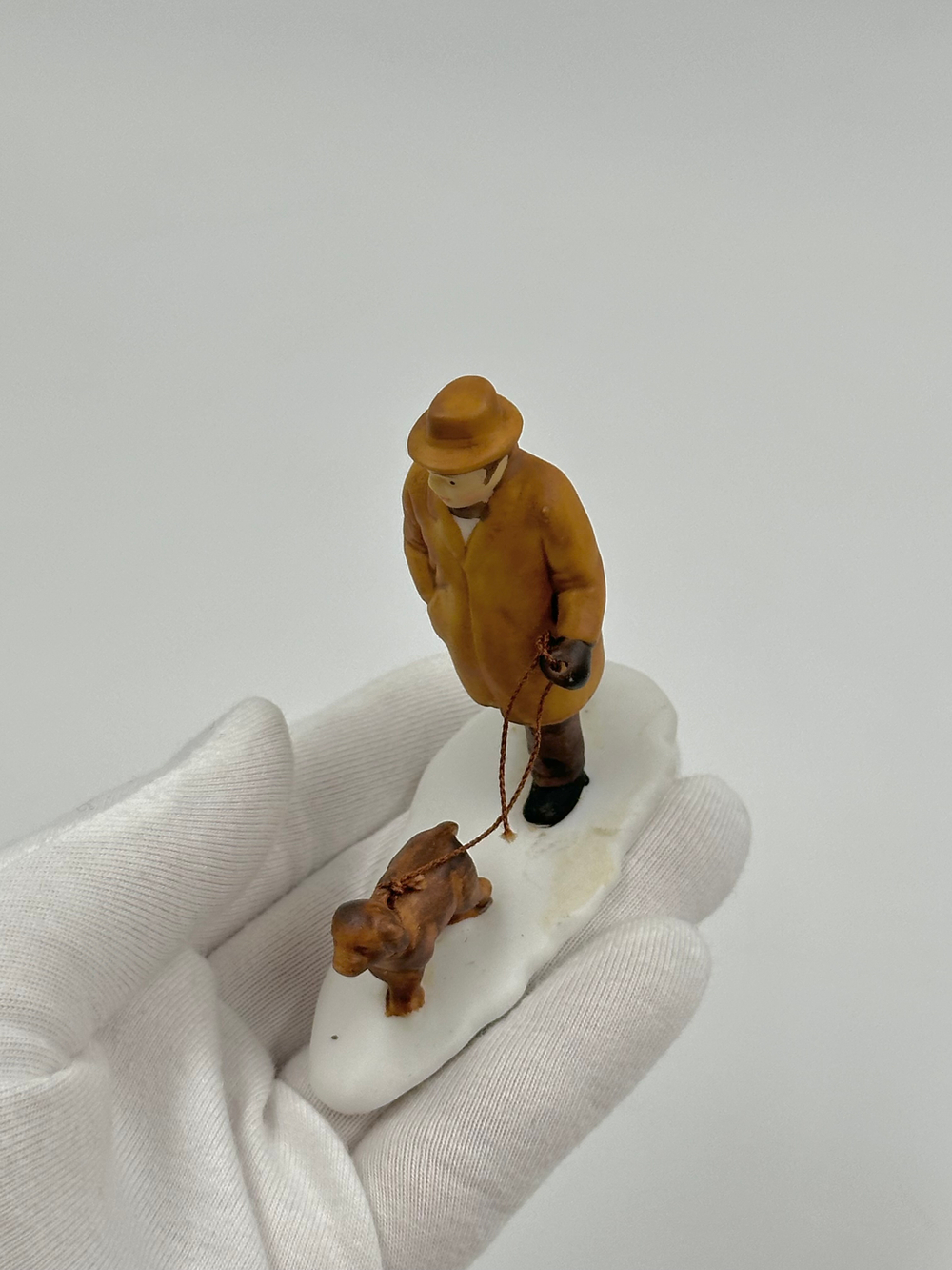 Фигурка Мужчина с собакой Department 56