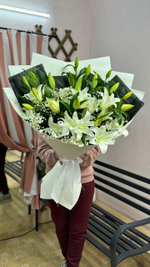 Букет из 7 белых лилий