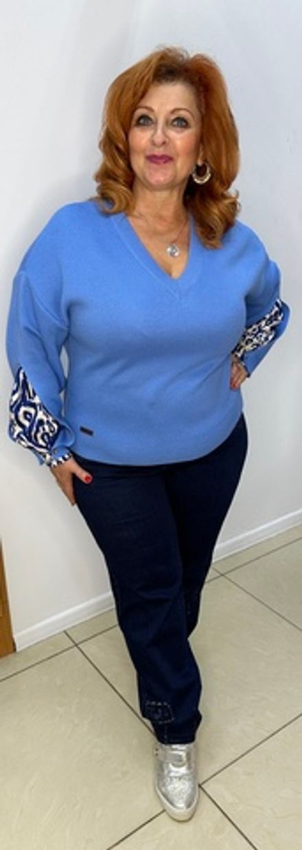 Темно-синие джинсы со стразовым принтом