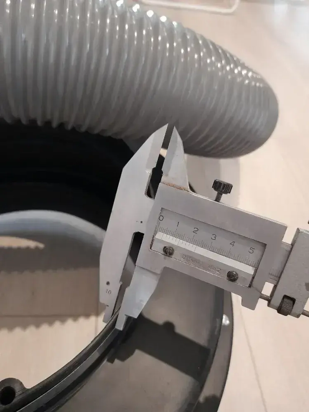 Стружкоотсос REALREZ FM200/220В / Промышленный пылесос для уборки древесных стружек 550 Вт / Вытяжка для стружки и опилок со шлангом