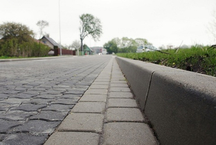 Бордюры и поребрики – что нужно знать о бетонных изделиях