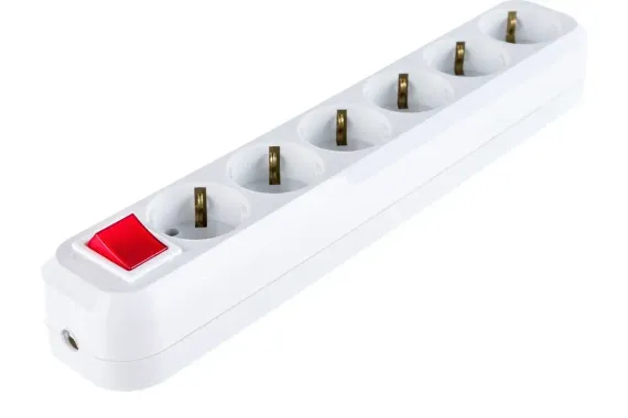 Колодка Makel 6 гнезд с заземлением с выключателем 01631