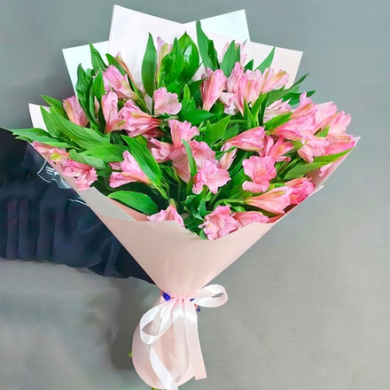 Букет из 9 розовых альстромерий