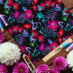 Ткань шифон сладкие маки и фиолетовые листья на чёрном фоне