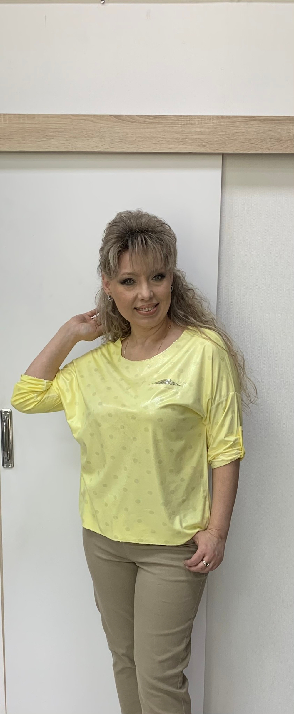 Нарядный блестящий по лицевой стороне блузон