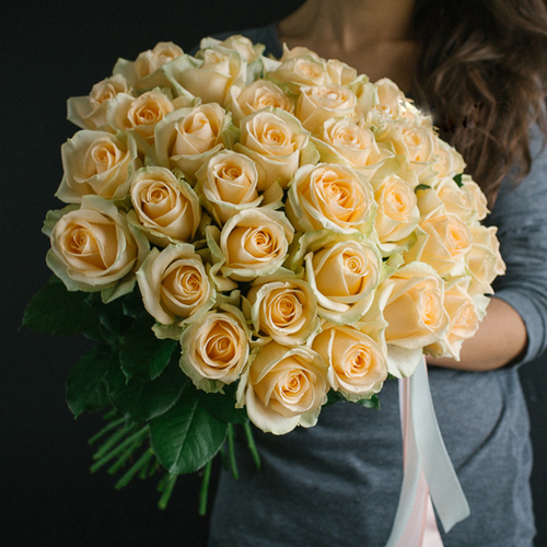 Купить Букет 35 персиковых роз Peach Avalanche