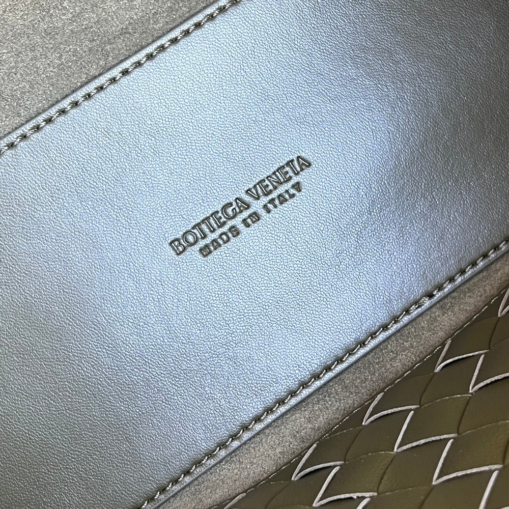Bottega Veneta Medium Andiamo 32 cm