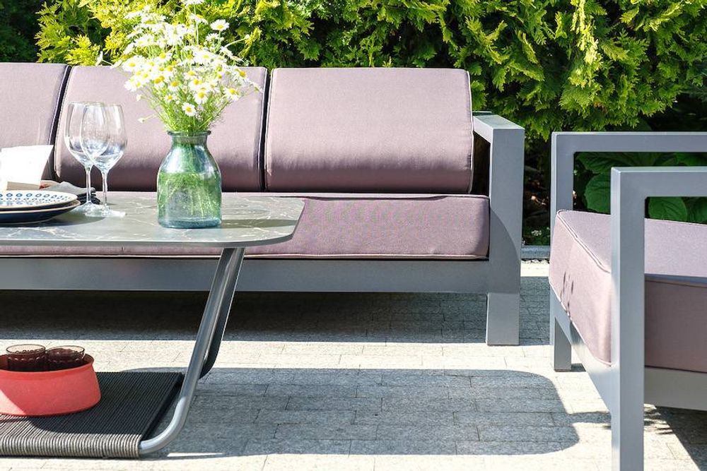 "Гранада" лаунж-зона из алюминия со столиком из HPL