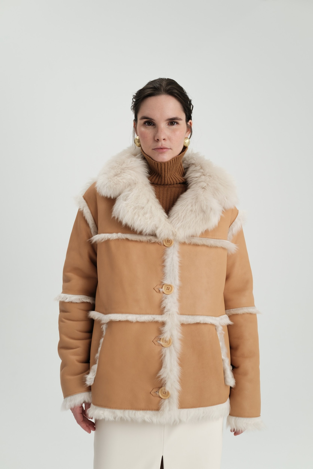 Двусторонняя бежевая шуба-дублёнка