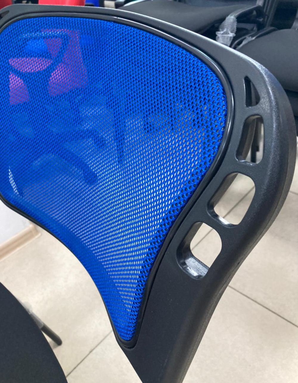 Стул Персона 8 ИЗО м сетка синяя сид. м черный песчаник каркас черный