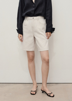 Прямые джинсовые бермуды с высокой посадкой