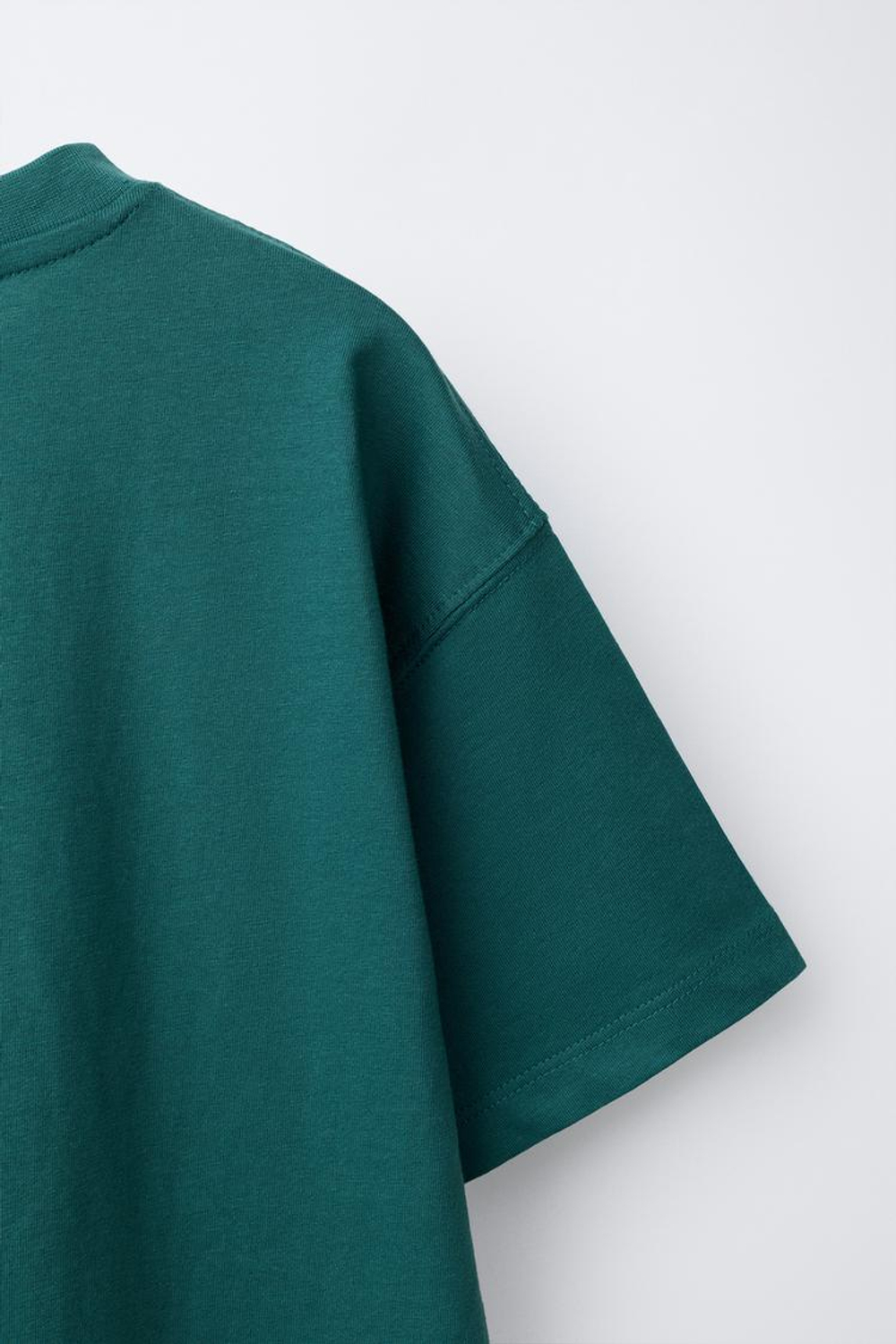 ZARA ФУТБОЛКА С ГРАФФИТИ, УТИНО-СИНИЙ