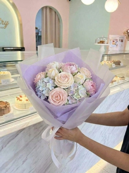 ФУД БУКЕТ Цвет: прозрачная матовая пленка с сиреневым тишью.