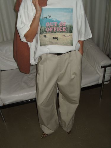 Белая оверсайз футболка Out of office