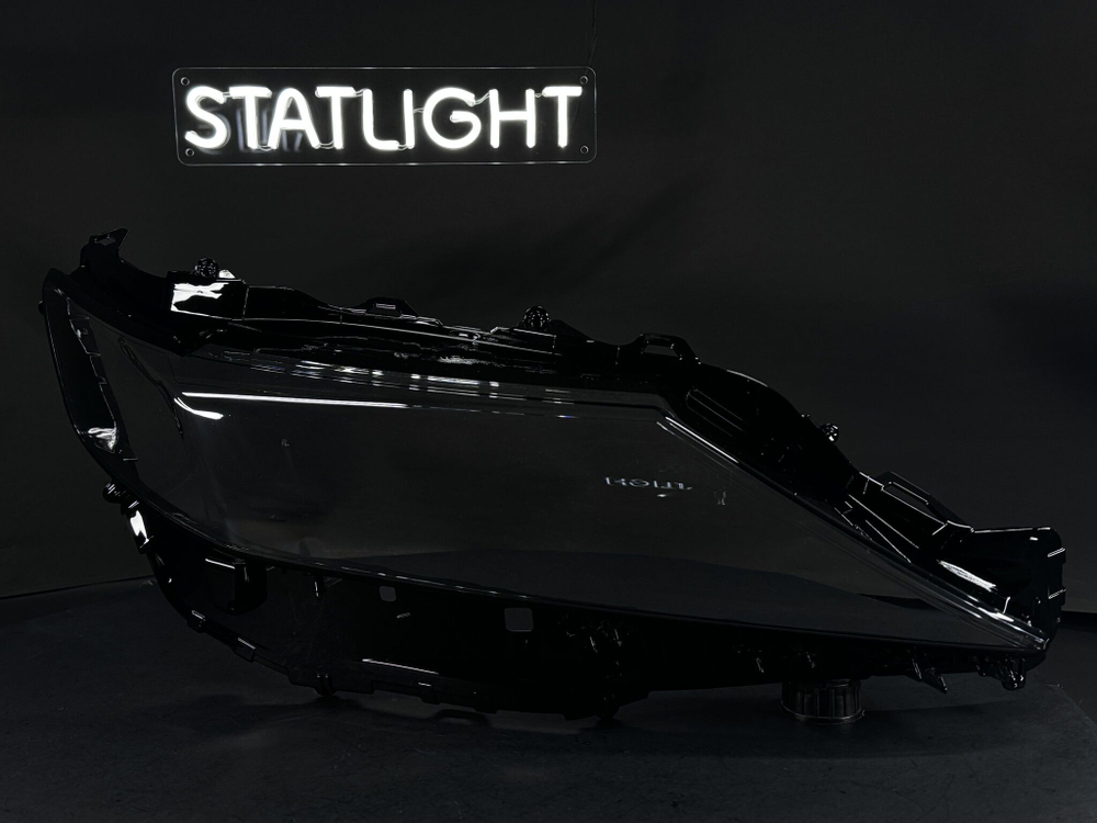 Правое стекло фары Toyota Camry XV70 рест 2017-2020