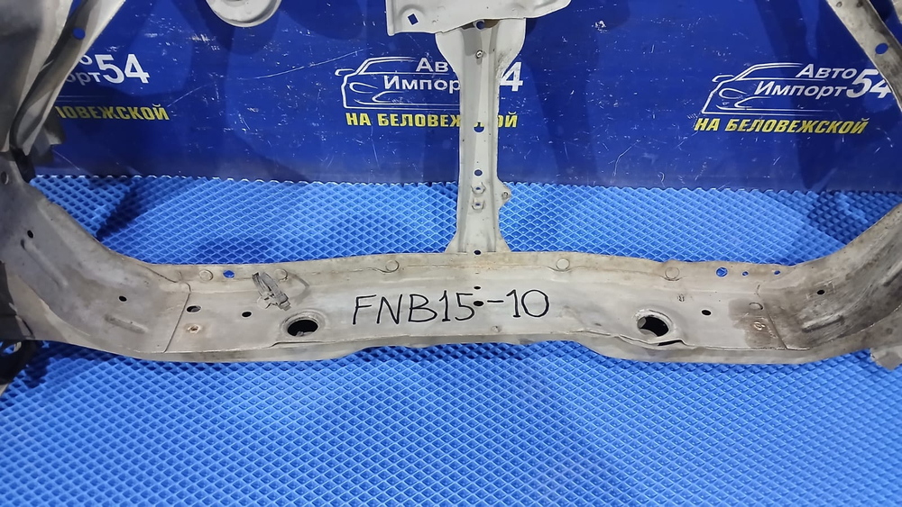 Рамка радиатора / телевизор NISSAN SUNNY 2000