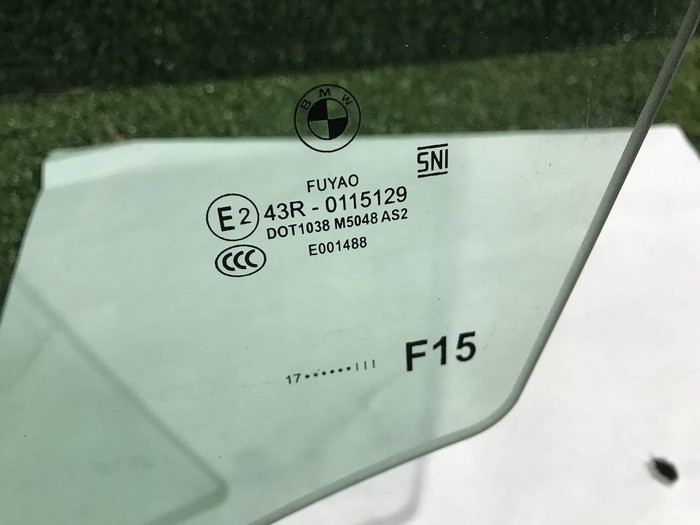 Стекло двери переднее левое BMW X5 F15 (2013-2018)