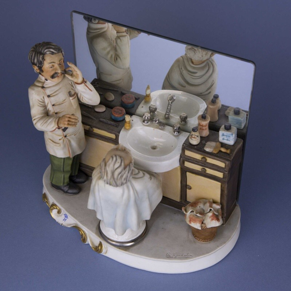 «В парикмахерской»