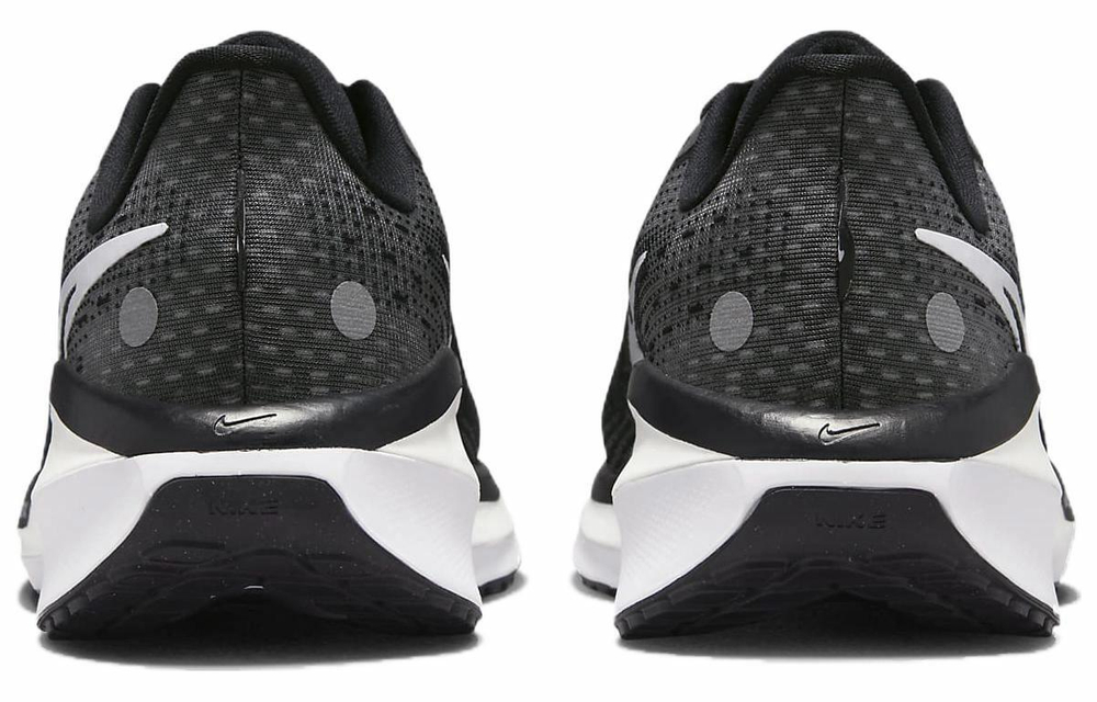 Кроссовки Nike Vomero 17
